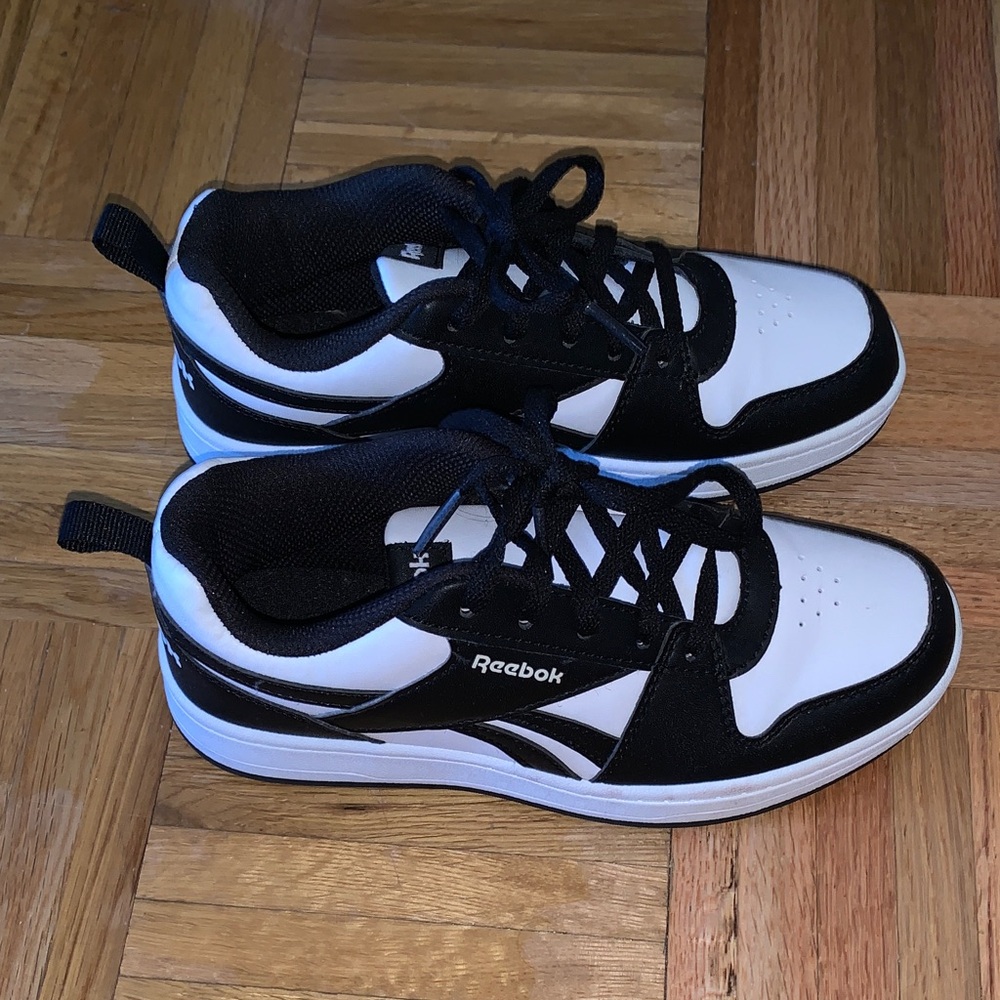 Reebok NWOT Low-Top Court Sneakers Youth Size 2 Black & White